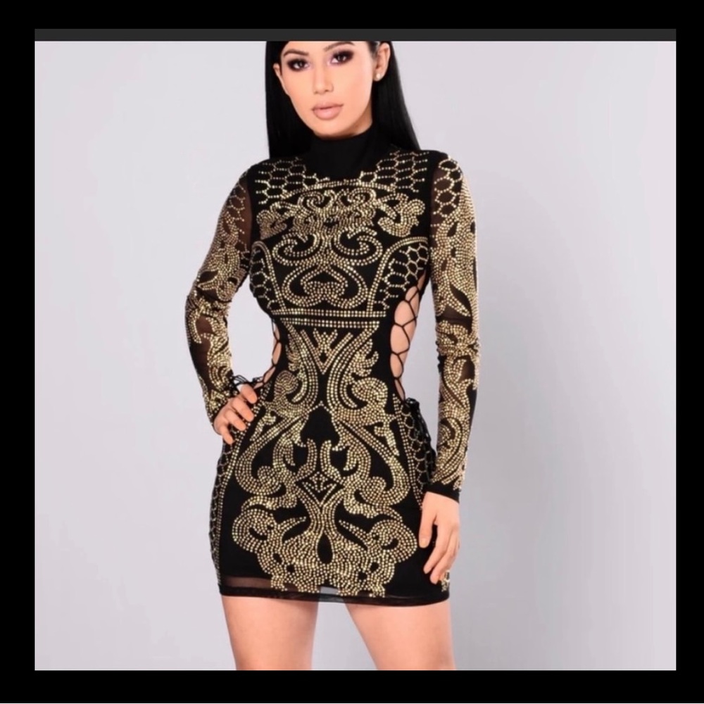 Sexy dress from Fashion Nova. It is set and elegant dress at the same time.
